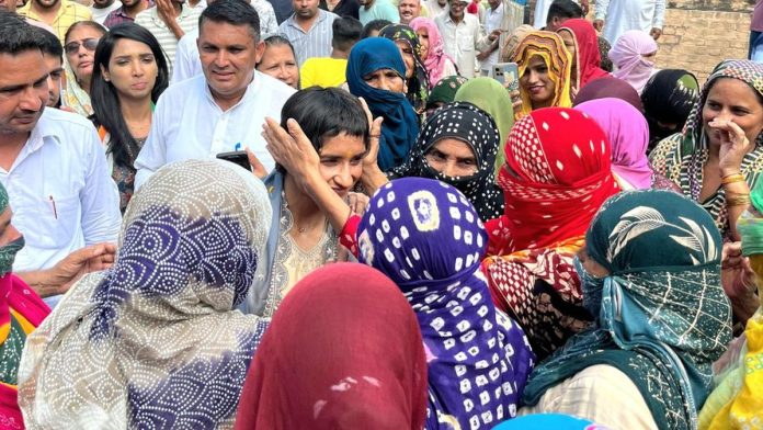 कुस्तीपटू विनेश फोगट हरियाणामधील प्रचारसभेदरम्यान.