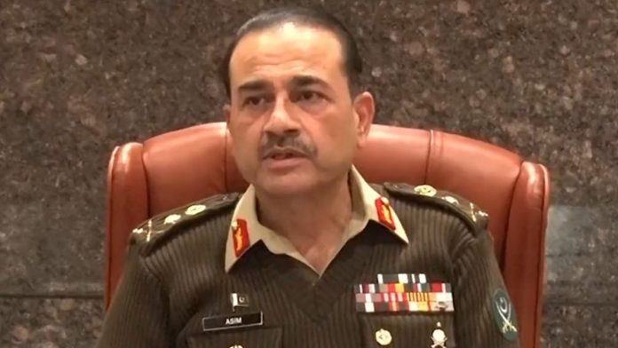 पाकिस्तानचे सीओएएस असीम मुनीर यांना आता नोव्हेंबर 2027 पर्यंत मुदतवाढ मिळाली आहे.