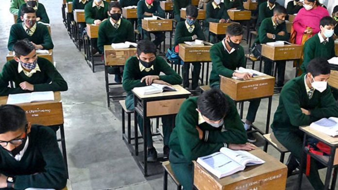 प्रातिनिधिक प्रतिमा | माध्यमिक शाळेतील विद्यार्थ्यांना सहसा कधीच सांगितले जात नाही की त्यांना जो इतिहास शिकवला जातो तो सहसा विजेत्याची आवृत्ती असतो