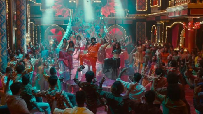 'किसिक'च्या लिरिकल व्हिडीओमधील एक दृश्य.