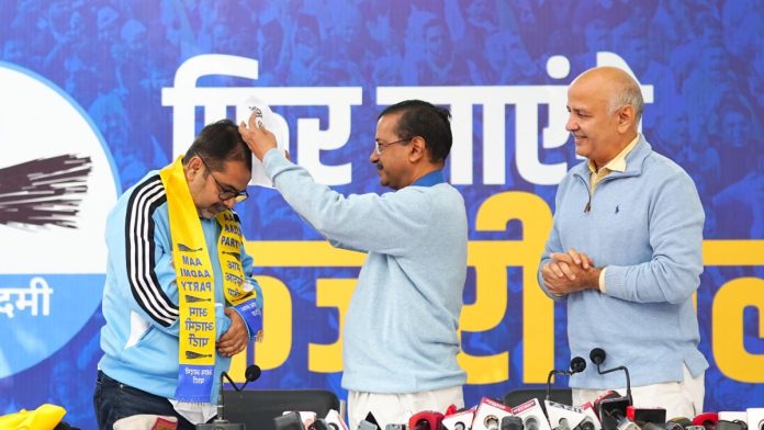 अवध ओझा सोमवारी नवी दिल्लीत अरविंद केजरीवाल, मनीष सिसोदिया यांच्या उपस्थितीत 'आप'मध्ये सामील होणार आहेत.