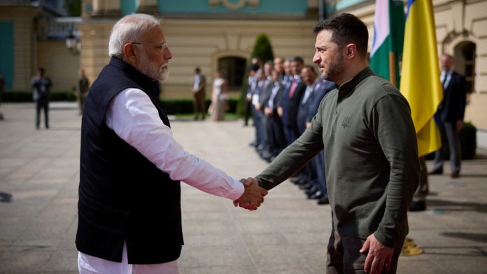 कीवमध्ये युक्रेनचे राष्ट्राध्यक्ष वोलोडिमिर झेलेन्स्की यांच्यासोबत पंतप्रधान नरेंद्र मोदी यांचा फाइल फोटो