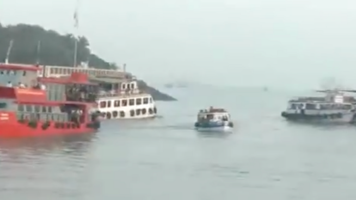गेटवे ऑफ इंडियावरील दृश्ये.