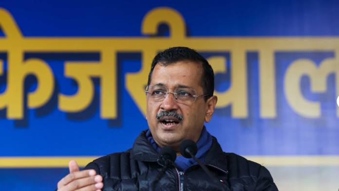 पत्रकार परिषदेत अरविंद केजरीवाल यांनी घोषणा केली की 
