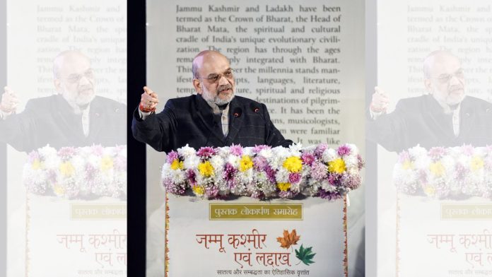 नवी दिल्लीतील डॉ. आंबेडकर इंटरनॅशनल सेंटर येथे गुरुवारी केंद्रीय गृहमंत्री अमित शहा पुस्तक प्रकाशन समारंभादरम्यान.