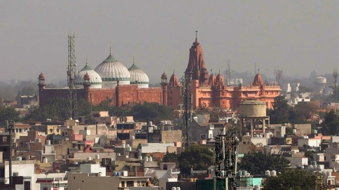 मथुरा येथील कृष्ण जन्मस्थान मंदिर परिसर आणि शाही ईदगाह मशिदीचे विहंगम दृश्य.