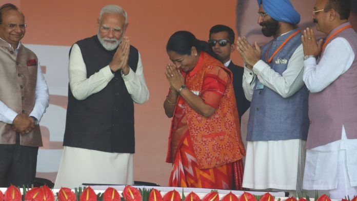 शपथविधी सोहळ्यापूर्वी भाजपच्या रेखा गुप्ता आणि पंतप्रधान नरेंद्र मोदी.
