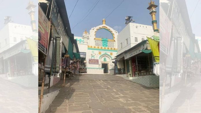 खुल्दाबाद, छत्रपती संभाजीनगर, महाराष्ट्रातील औरंगजेबाच्या कबरीचे प्रवेशद्वार