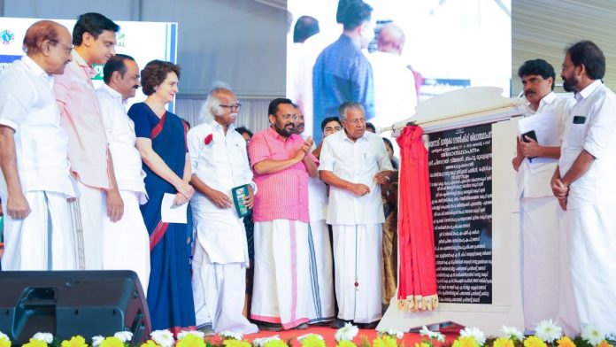 जुलै 2024 च्या वायनाड भूस्खलनातील पीडितांच्या पुनर्वसनासाठी मॉडेल टाउनशिप प्रकल्पाची पायाभरणी केरळचे मुख्यमंत्री पिनारायी विजयन यांनी केली.