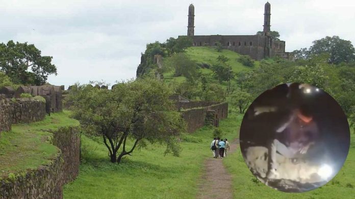 मध्यप्रदेशातील बुऱ्हाणपूर येथील असीरगढ किल्ला.