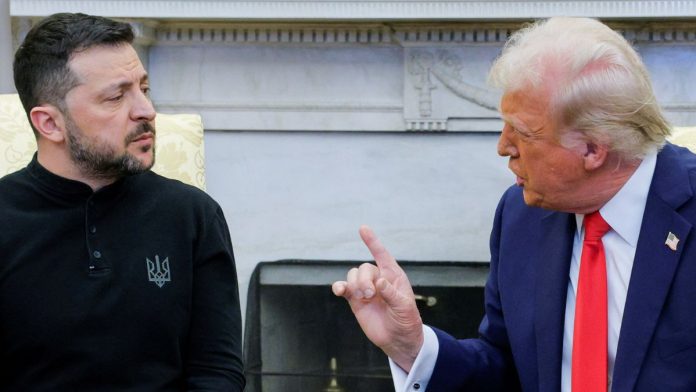 व्हाईट हाऊसमध्ये अमेरिकेचे अध्यक्ष डोनाल्ड ट्रम्प यांच्यासोबत युक्रेनचे अध्यक्ष वोलोदिमिर झेलेन्स्की