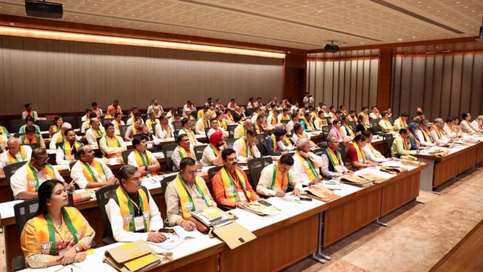 20 एप्रिल रोजी सुरू होणाऱ्या पक्षाच्या 'वक्फ सुधार जनजागरण अभियाना'साठी दिल्लीतील पक्ष मुख्यालयात आयोजित कार्यशाळेत भाजप नेते उपस्थित होते.