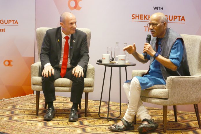 भारतातील इस्रायली राजदूत रुवेन अझर यांच्यासोबत द प्रिंटच्या 'ऑफ द कफ' मध्ये संवाद साधताना मुख्य संपादक शेखर गुप्ता
