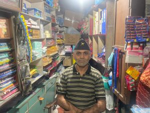 53 वर्षीय विष्णू न्यौपाने काठमांडूच्या विमानतळाजवळ एक लहान स्टेशनरी दुकान चालवतात 