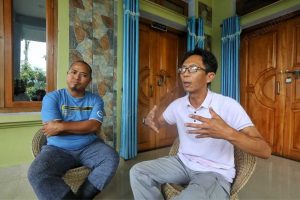 लुन किपगेन (उजवीकडे), आदिवासी एकता समितीचे प्रवक्ते | प्रवीण जैन | द प्रिंट