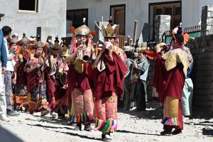 स्टॅनझिन नामग्याल (24) आणि जिग्मेट दोरजे (25) यांचे अंत्यसंस्कार रविवारी झाले, तर रिंचेन दादुल (20) आणि 46 वर्षीय माजी सैनिक त्सेवांग थारचिन यांचे अंत्यसंस्कार सोमवार दुपारी होणार आहेत.