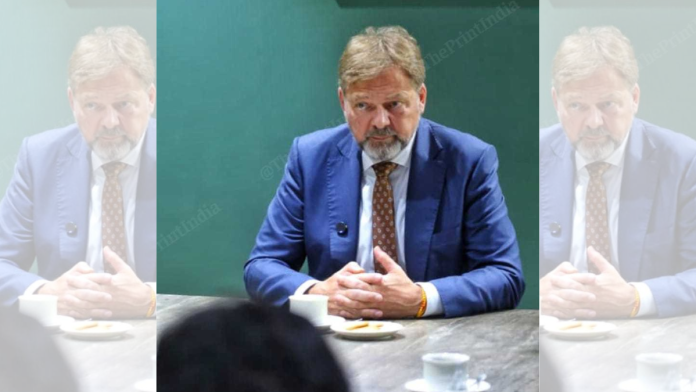 द प्रिंटशी संवाद साधताना जर्मन राजदूत फिलिप अकरमन