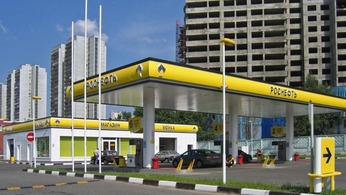 मॉस्कोमधील रोझनेफ्ट पेट्रोल पंपची प्रातिनिधिक प्रतिमा.