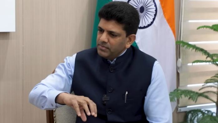 केंद्रीय मंत्री चंद्रशेखर पेम्मासानी द प्रिंटशी संवाद साधताना