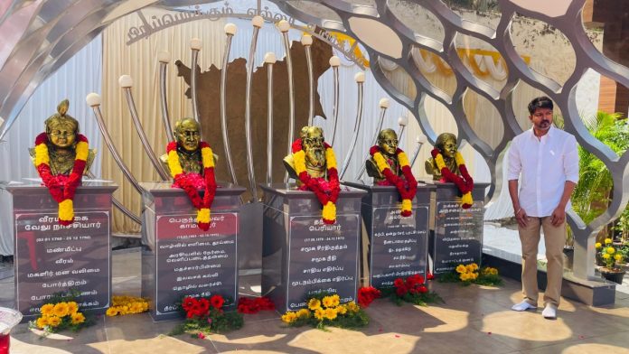 2 फेब्रुवारी 2025 रोजी चेन्नई येथील पार्टी मुख्यालयात टीव्हीकेच्या एक वर्षाच्या निमित्ताने आयोजित कार्यक्रमात अभिनेता विजय.