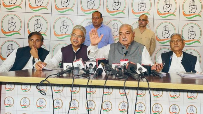 राज्य विधानसभेतील विरोधी पक्षनेते भूपिंदरसिंग हुड्डा बुधवारी पत्रकार परिषदेत