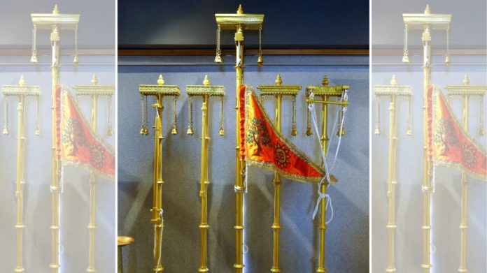 अहमदाबादमध्ये तयार केलेला ध्वज पंतप्रधान नरेंद्र मोदी अयोध्येच्या राम मंदिरात फडकवणार आहेत.