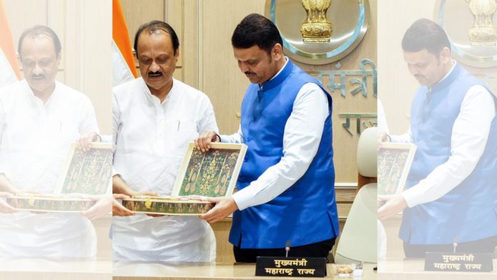 महाराष्ट्र मुख्यमंत्री देवेंद्र फडणवीस आणि उपमुख्यमंत्री अजित पवार यांचे एक जुने छायाचित्र.