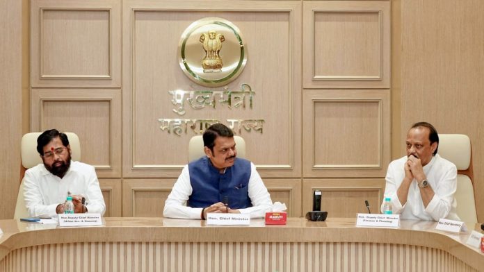 महाराष्ट्राचे उपमुख्यमंत्री एकनाथ शिंदे, मुख्यमंत्री देवेंद्र फडणवीस आणि उपमुख्यमंत्री अजित पवार यांचा फाइल फोटो.