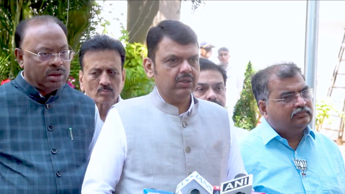 राज्याचे मुख्यमंत्री देवेंद्र फडणवीस यांनी आज, 28 जानेवारी, 2026 रोजी मुंबईत राष्ट्रवादी काँग्रेसचे नेते व उपमुख्यमंत्री अजित पवार यांच्या निधनाबद्दल शोक व्यक्त केला.