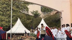 महाराष्ट्राचे मुख्यमंत्री देवेंद्र फडणवीस यांनी अजित पवार यांना श्रद्धांजली वाहिली | कस्तुरी वाळिंबे | द प्रिंट