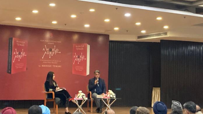 नवी दिल्लीतील आयआयसीमध्ये आपल्या पुस्तकाच्या प्रकाशन सोहळ्यात काँग्रेस खासदार मनीष तिवारी यांनी भाषण केले.