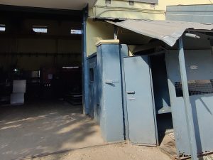 चेन्नईतील अंबत्तूर औद्योगिक क्षेत्रातील एक धातू उत्पादन युनिट, जिथे काम अजूनही मोठ्या प्रमाणात अंगमेहनतीवर अवलंबून आहे | फोटो: अमृतांश अरोरा | द प्रिंट