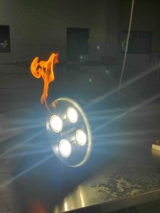 पॉलिमेटेकच्या संशोधन आणि विकास प्रयोगशाळेत अग्निरोधक फ्लड लाईटचे प्रात्यक्षिक | फोटो: अमृतांश अरोरा | द प्रिंट