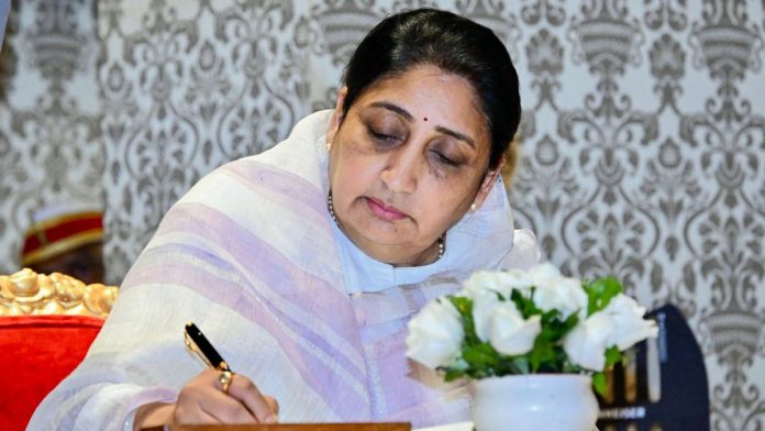 उपमुख्यमंत्री, आणि आता बीड आणि पुणे जिल्ह्यांच्या पालकमंत्री, सुनेत्रा पवार