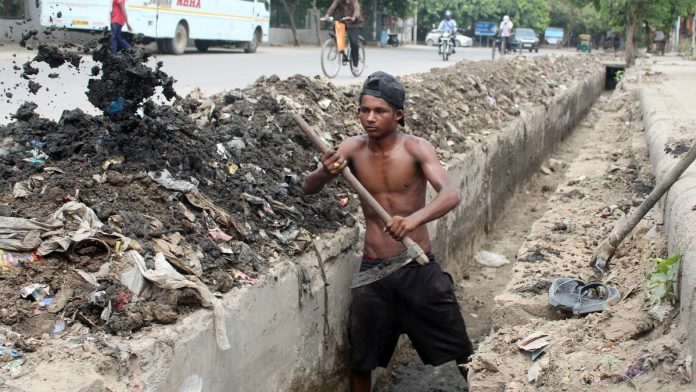 हरियाणातील गुरुग्राम येथील स्वच्छता कार्याचा एक प्रातिनिधिक फोटो