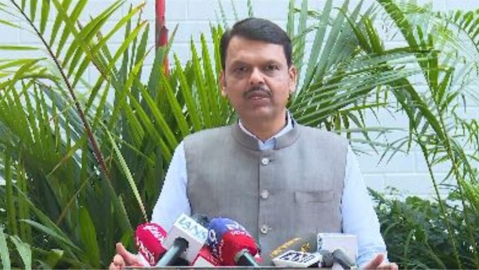 महाराष्ट्रातील ग्रामीण निवडणुकीत भाजप सर्वात मोठा पक्ष म्हणून उदयास येत असताना मुख्यमंत्री देवेंद्र फडणवीस सोमवारी पत्रकार परिषद घेत आहेत.