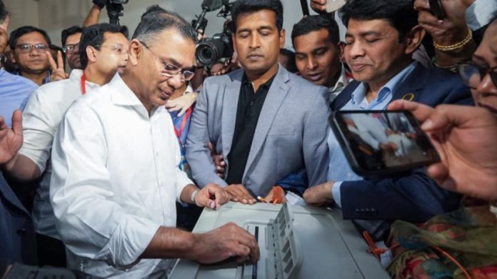 फाइल फोटो — बीएनपीचे अध्यक्ष तारिक रहमान यांनी गुरुवारी ढाका येथील एका मतदान केंद्रावर मतदान केले.