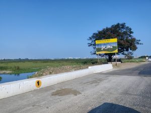 आंतरराष्ट्रीय महत्त्वाच्या पाणथळ प्रदेश असलेल्या पल्लीकरनई दलदलीच्या प्रदेशाची सुरुवात दर्शविणारा एक बोर्ड | अमृतांश अरोरा/द प्रिंट