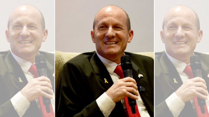 भारतातील इस्रायलचे राजदूत रुवेन अझर यांनी सांगितले की, आपला देश इराणच्या जनतेला अशी परिस्थिती निर्माण करून देऊ इच्छितो, ज्यामध्ये ते धोरणबदलासाठी किंवा सत्तापरिवर्तनासाठी प्रत्यक्ष दबाव आणू शकतील.