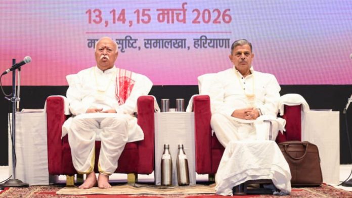 हरियाणामधील पानिपत येथे 'आरएसएसच्या अखिल भारतीय प्रतिनिधी सभेत' आरएसएस प्रमुख मोहन भागवत आणि सरचिटणीस दत्तात्रेय होसबळे.