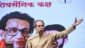 शिवसेना (उबाठा) पक्षप्रमुख उद्धव ठाकरे हे दादर, मुंबई येथे आयोजित 'ज्येष्ठ शिवसैनिक कक्ष वर्धापन दिन' सोहळ्यादरम्यान उपस्थितांना संबोधित करताना. 