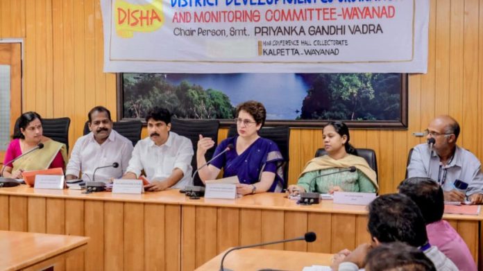 खरोखरच दुर्दैवी': केरळमधील एका बैठकीत राम मंदिर देणगीच्या कथित चोरीबाबत काँग्रेसच्या सरचिटणीस आणि खासदार प्रियांका गांधी यांची प्रतिक्रिया.