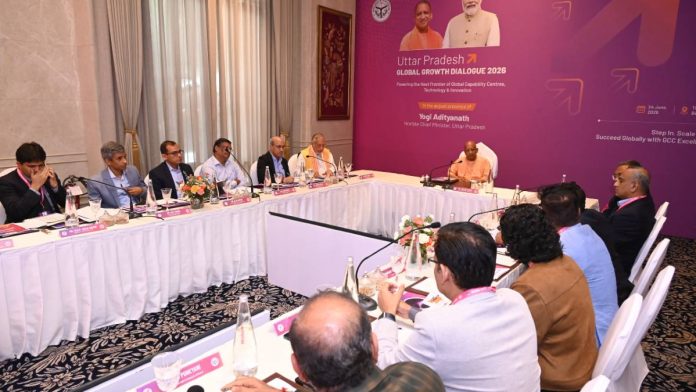 बुधवारी बेंगळुरू येथे 'उत्तर प्रदेश ग्लोबल ग्रोथ डायलॉग 2026' मध्ये मुख्यमंत्री योगी आदित्यनाथ.