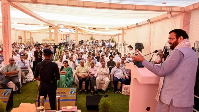 मुख्यमंत्री नायब सिंग सैनी यांनी सोमवारी राजधानीतील हरियाणा भवन येथे दिल्लीतील 26 व्यापारी संघटनांच्या प्रतिनिधींची भेट घेतली.