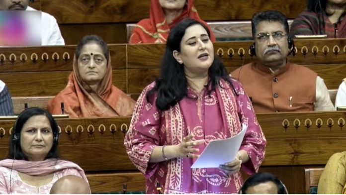 नवी दिल्ली येथे मंगळवारी संसदेच्या पावसाळी अधिवेशनादरम्यान लोकसभेत बोलताना भाजपच्या खासदार बांसुरी स्वराज.
