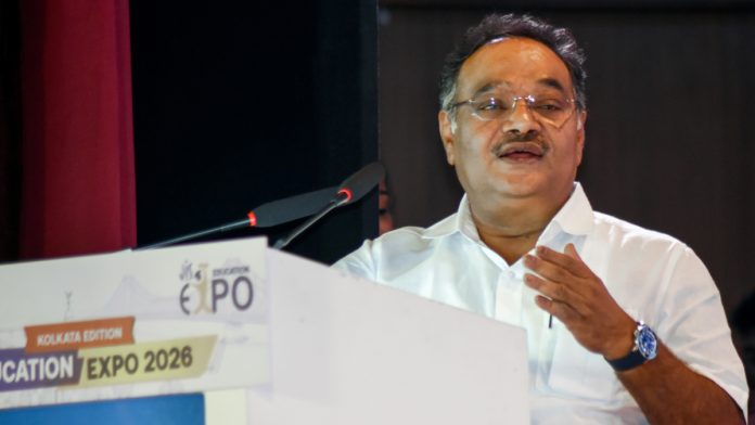 सध्या राज्यात कोणतेही सर्वसमावेशक जमीन धोरण अस्तित्वात नाही आणि नवीन औद्योगिक धोरणाद्वारे या मुद्द्याचे निराकरण केले जाईल, असे राज्यसभेचे खासदार समिक भट्टाचार्य यांनी म्हटले आहे.