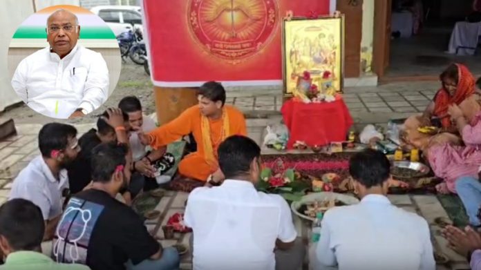 काँग्रेस अध्यक्ष मल्लिकार्जुन खरगे यांच्या रॅलीनंतर हल्द्वानी येथील रामलीला मैदानावर ‘शुद्धीकरण’ (शुद्धीकरण) सोहळा पार पडला.