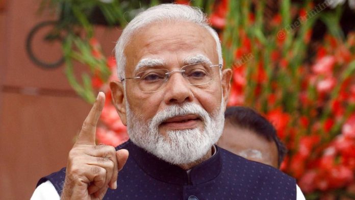 23 जुलै 2026 रोजी संसदेबाहेर प्रसारमाध्यमांशी संवाद साधतानाचे पंतप्रधान नरेंद्र मोदी यांचे छायाचित्र |