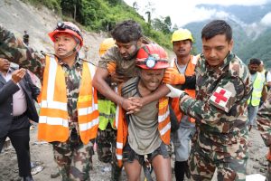 त्रिशुली 3 ए बोगद्यातून पहिले 2 कामगार जिवंत वाचले | नेपाळ सैन्य | विशेष व्यवस्थेद्वारे
