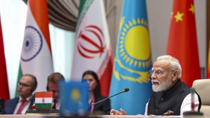 पंतप्रधान नरेंद्र मोदी मंगळवारी किर्गिस्तानमधील बिश्केक येथे शांघाय सहकार्य संघटनेच्या राष्ट्रप्रमुखांच्या परिषदेत.